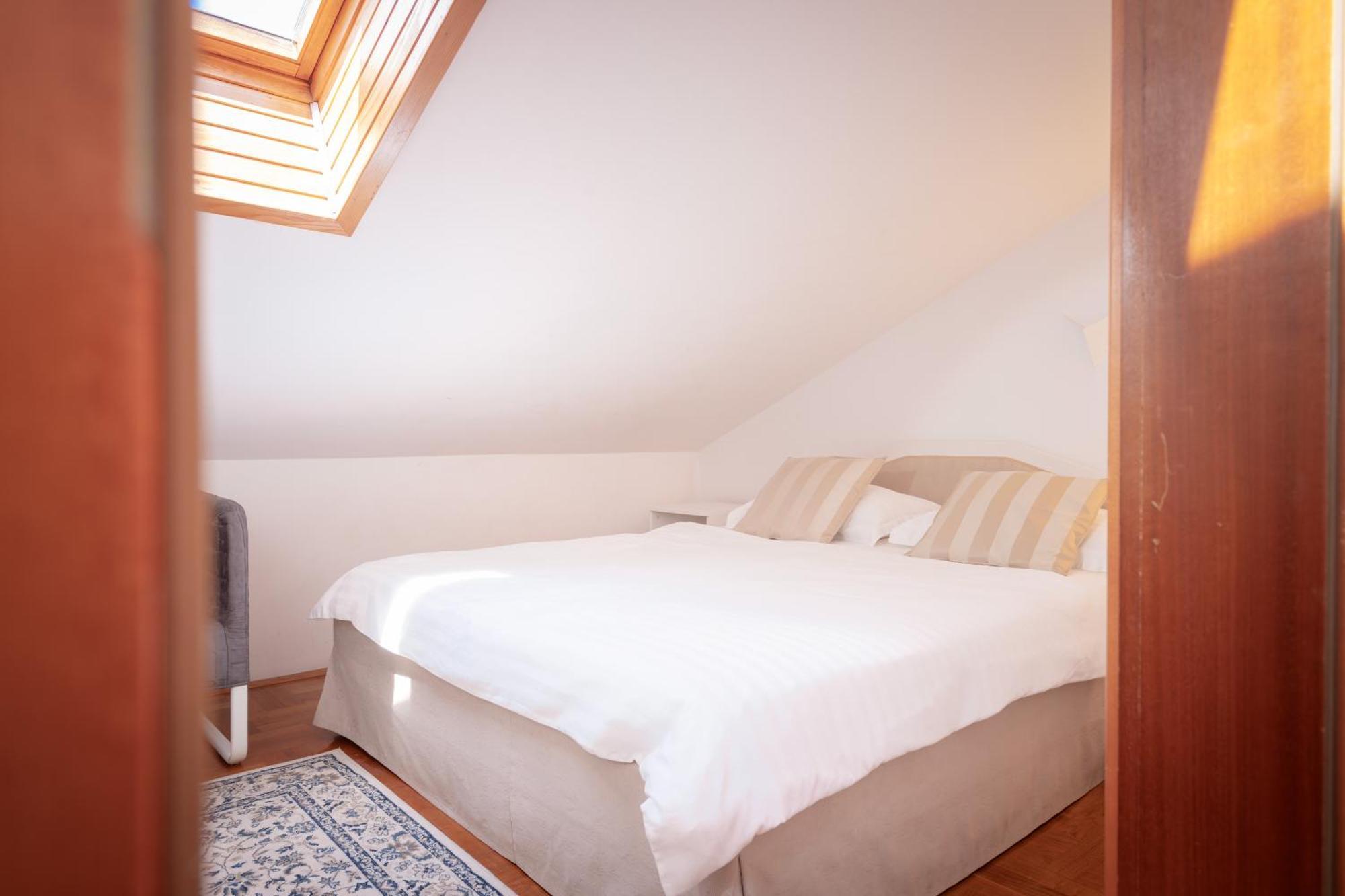 Kalina Deluxe Apartments Jelsa  Buitenkant foto