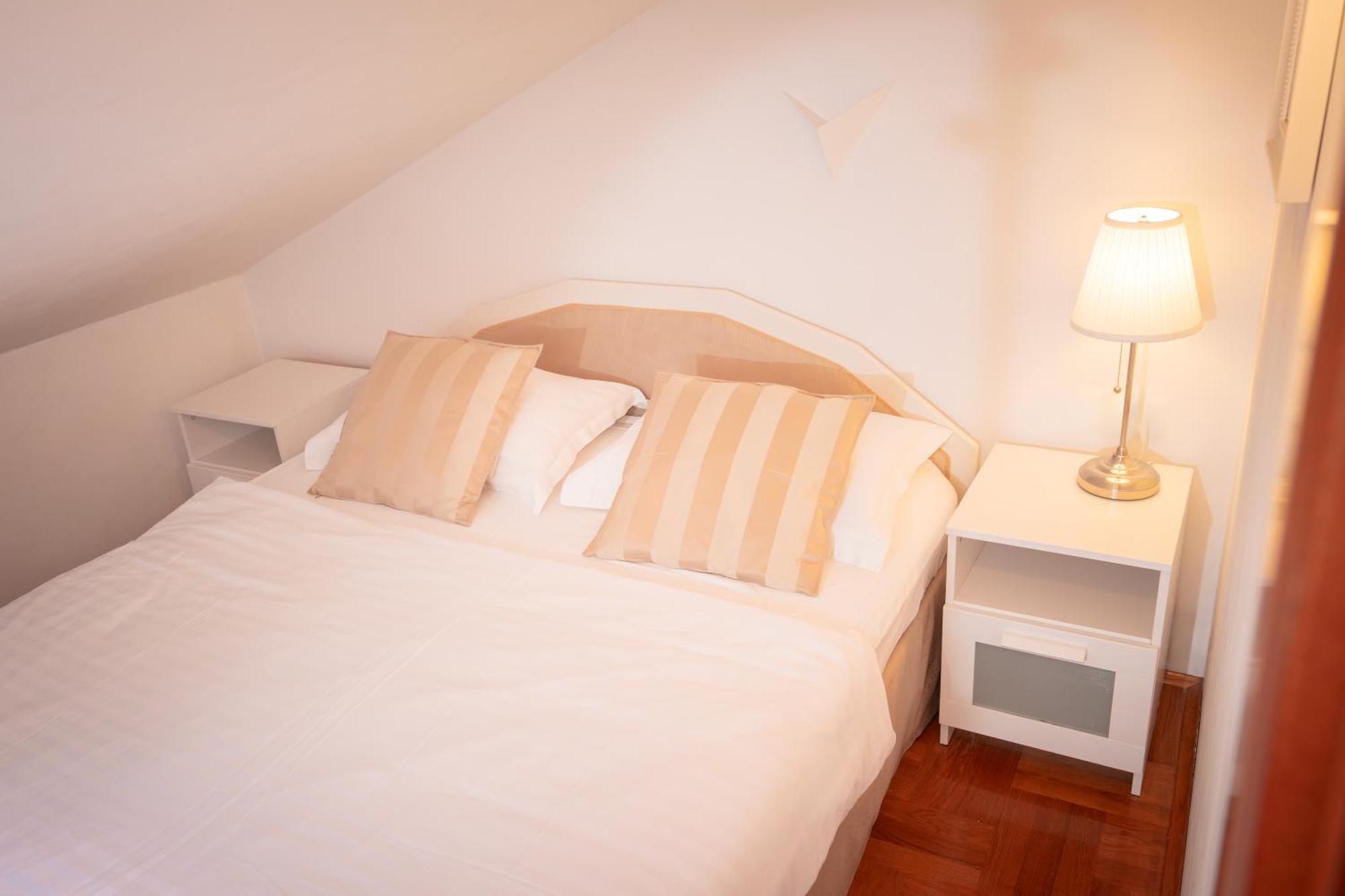 Kalina Deluxe Apartments Jelsa  Buitenkant foto